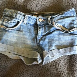 Levi’s girls short shorts